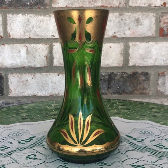 VINTAGE GREEN GLASS GILT VASE HAND PAINTED - Picture 1 of 10